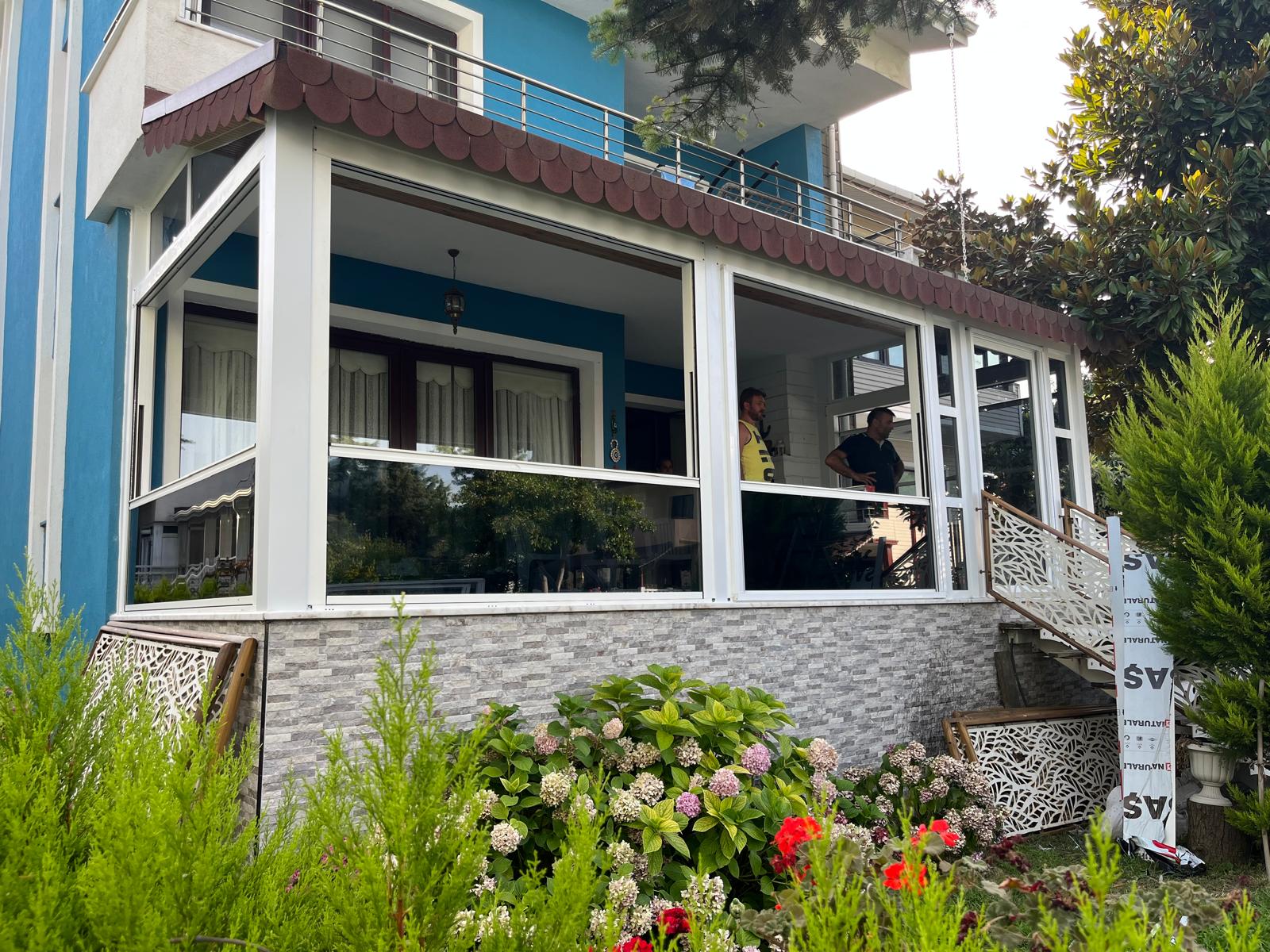 Kış Bahçesi Ve Giyotin 94